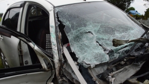 Lakalantas di Semparuk, Mobil Nissan March Bertabrakan dengan Truk Canter Hingga 2 Orang Dilarikan ke Rumah Sakit