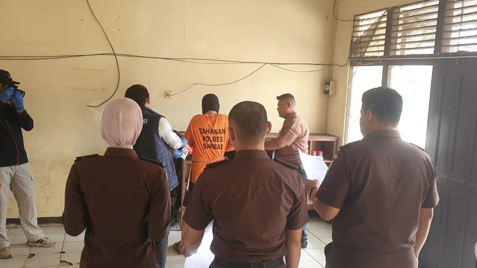 Tersangka Peragakan 31 Adegan Dalam Kasus Pembunuhan di Desa Jelutung