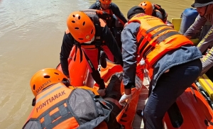 ABK Kapal Kargo EPS 359 Terjatuh di Sungai Kapuas, Ditemukan Setelah 3 Hari Pencarian