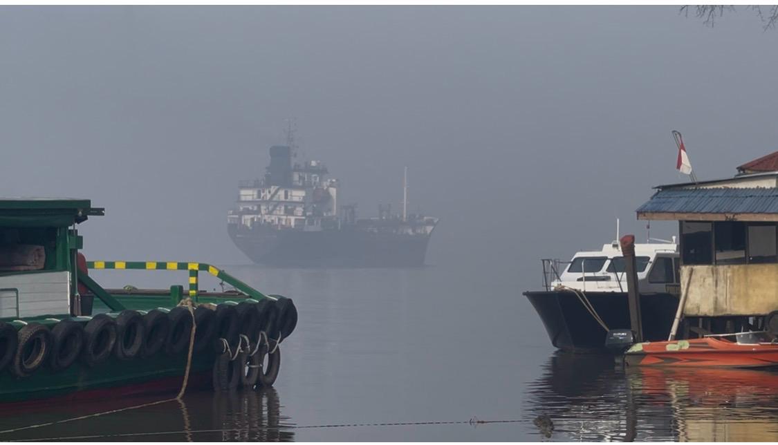 Kabut Asap Karhutlah Selimuti Alur Pelayaran Sungai Kapuas
