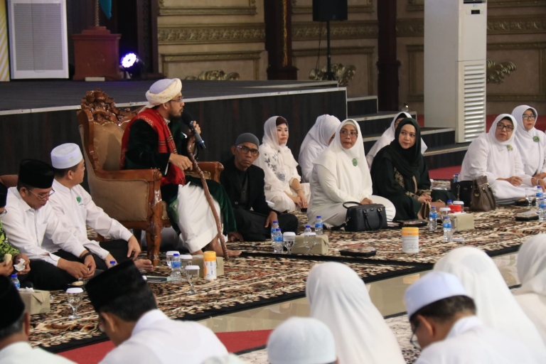 Peringati Isra Mi’raj, Ketua TP PKK Kalbar Hj. Erlina Ajak Kader Jadi Pelopor Kesalehan