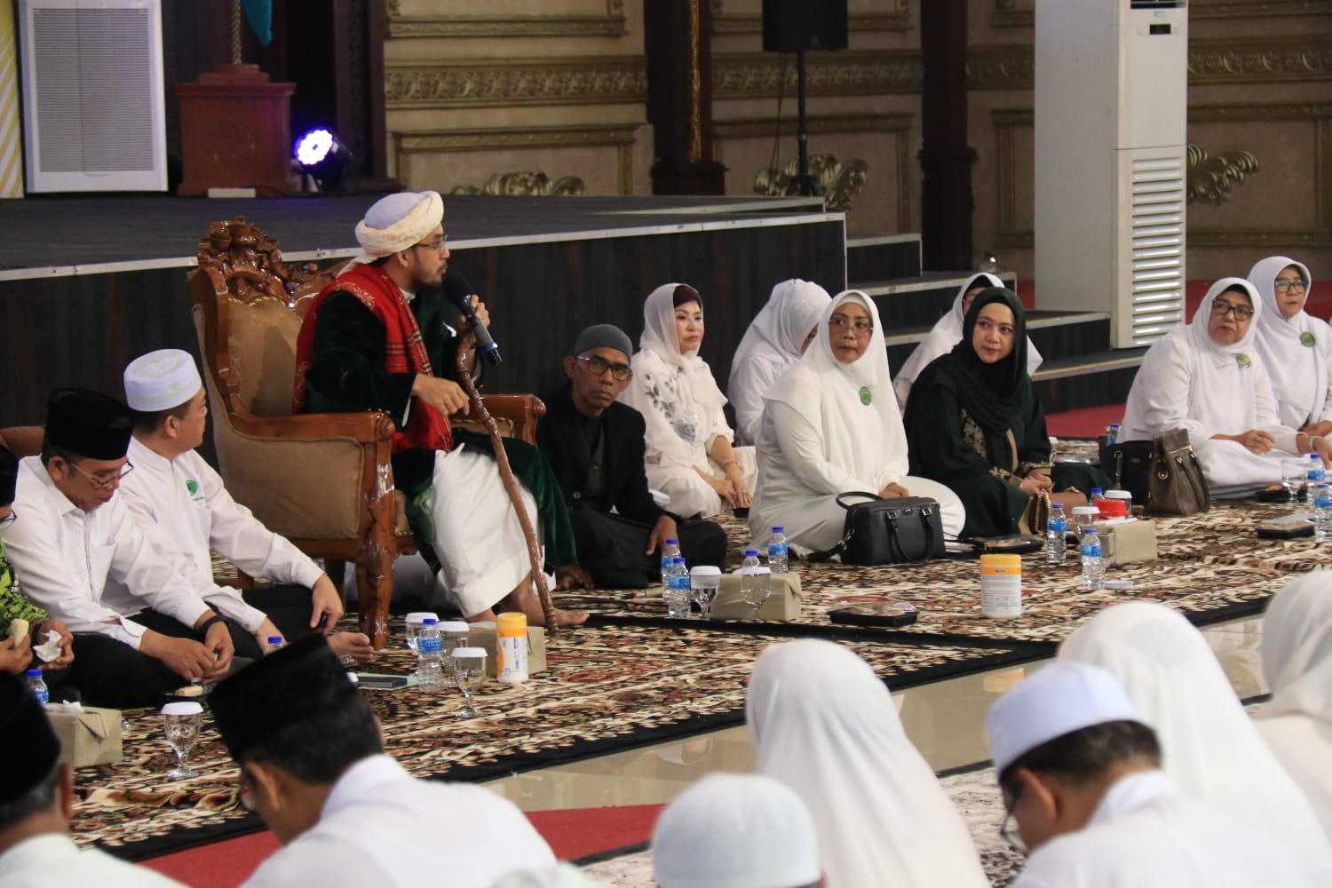 Peringati Isra Mi’raj, Ketua TP PKK Kalbar Hj. Erlina Ajak Kader Jadi Pelopor Kesalehan