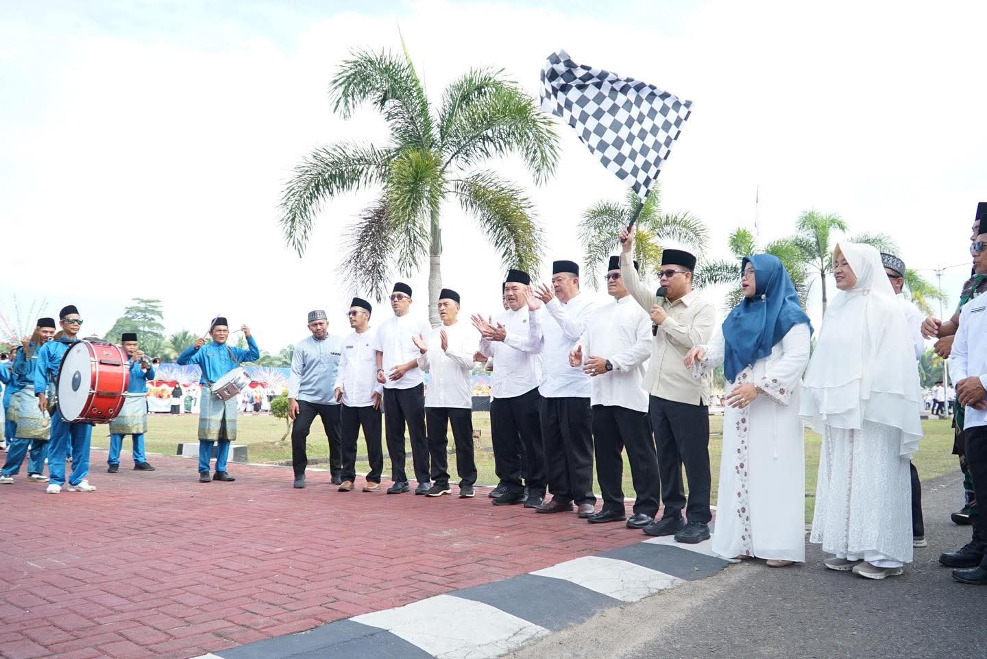 Bupati Sambas Lepas Peserta Pawai Ta’aruf Sambut Ramadan 1447 Hijriah