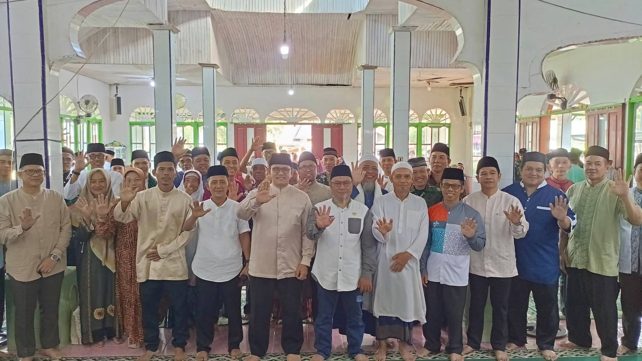 Safari Ramadan di Paloh, Wabup Heroaldi Ajak Masyarakat Tingkatkan Keimanan