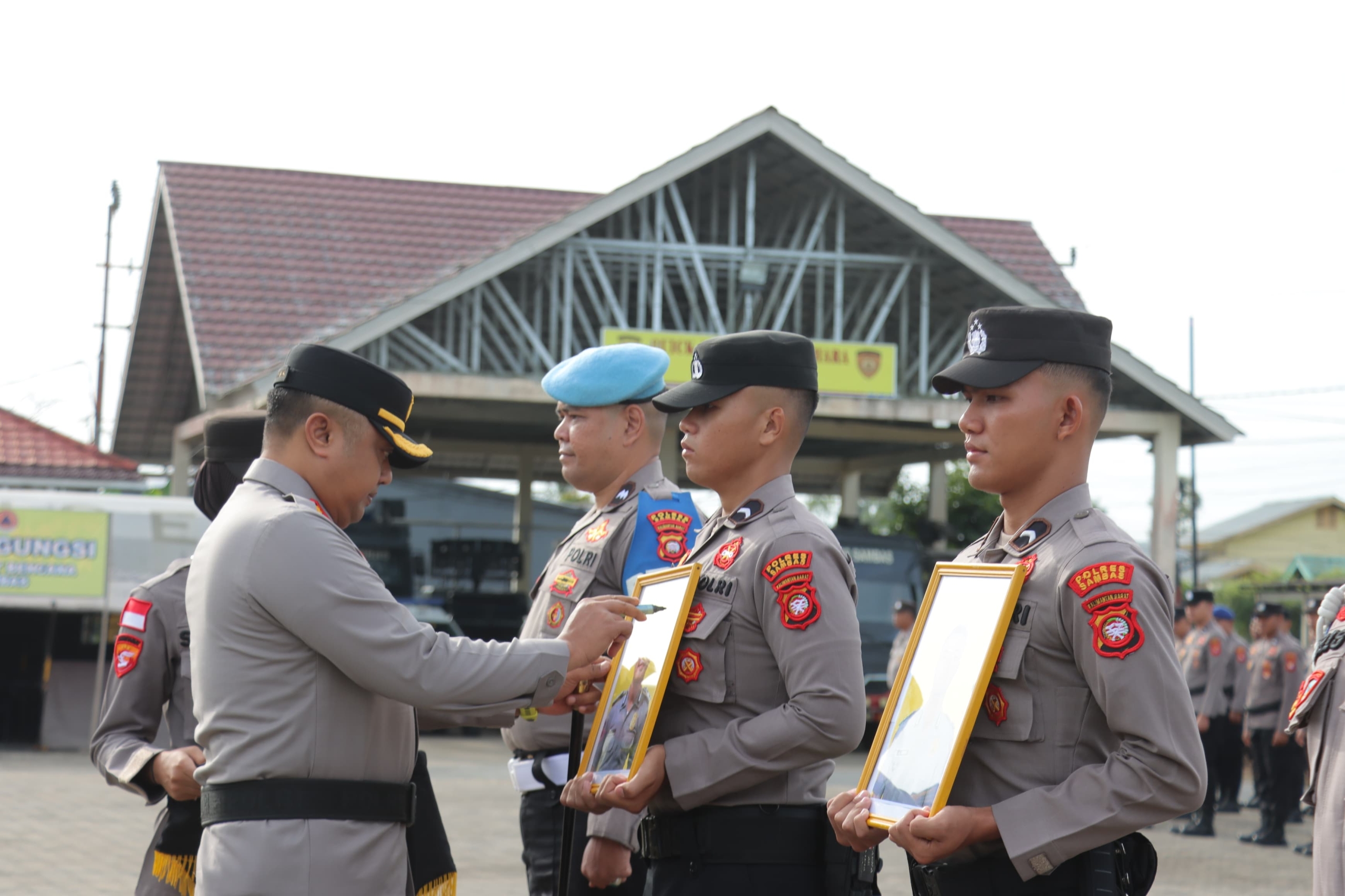 Dua Anggota Polri di Sambas Resmi Dipecat, Terbukti Terlibat Penyalahgunaan Narkoba