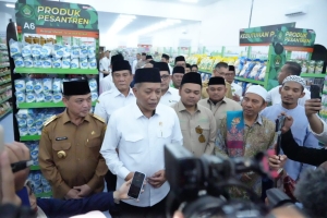 Bersama Menkop RI, Gubernur Ria Norsan Hadiri Grand Opening Torasera Abdussala
