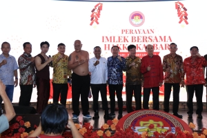 Wagub Krisantus Ajak Perkuat Harmoni serta Toleransi Saat Hadiri Perayaan Imlek PSMTI dan Hakka Kalbar