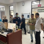 Geger! Bayi Perempuan Ditemukan Tewas Terbungkus Plastik dengan Pesan “Tolong Makamkan Anakku Syalwa” di Masjid Kartiasa