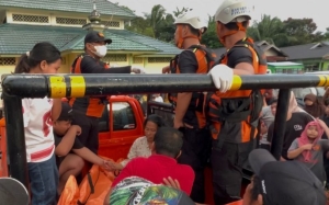 Isak Tangis Pecah Saat Rizki Ditemukan Meninggal Dunia di Sungai Desa Saing Rambi