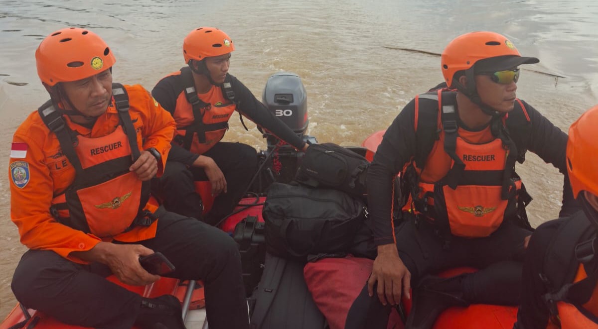 Tim SAR Gabungan Lakukan Pencarian Korban Tenggelam di Sungai Kapuas, Sanggau