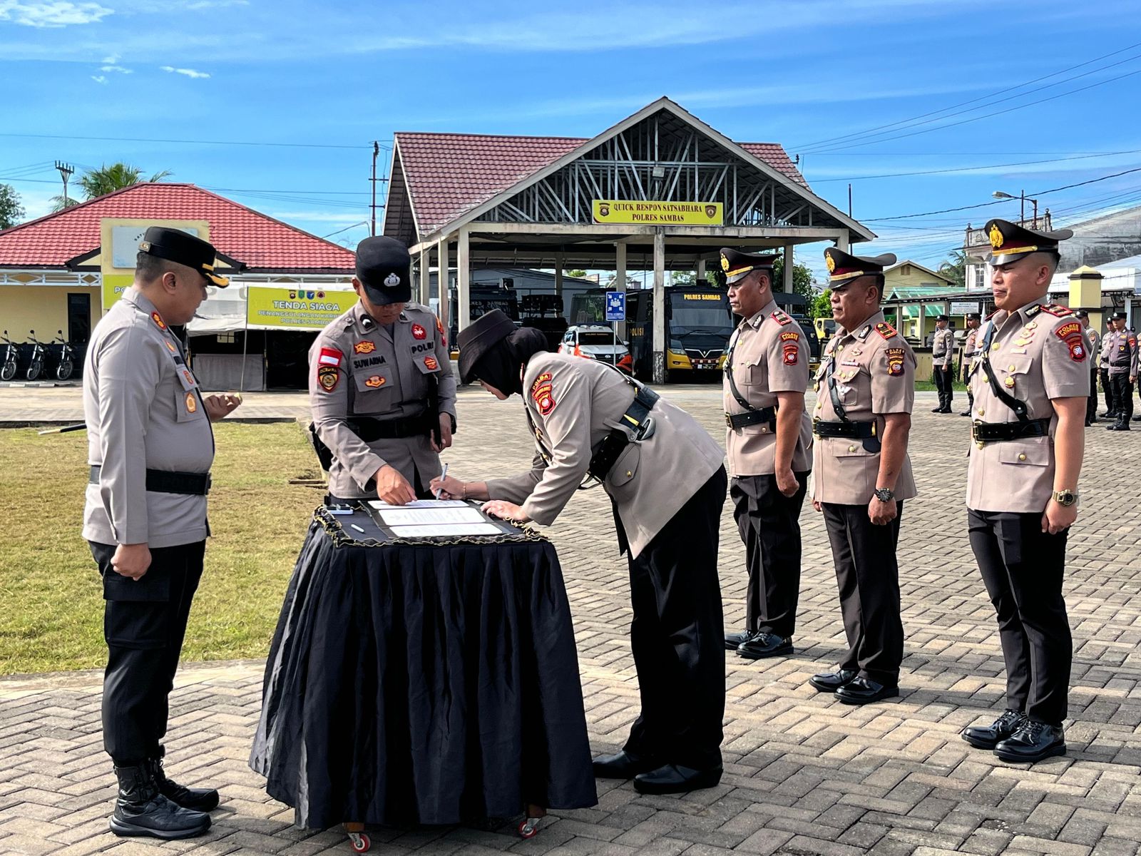 Mutasi di Polres Sambas, Kapolres Pimpin Sertijab 2 Kapolsek dan Pelantikan Kasat Lantas