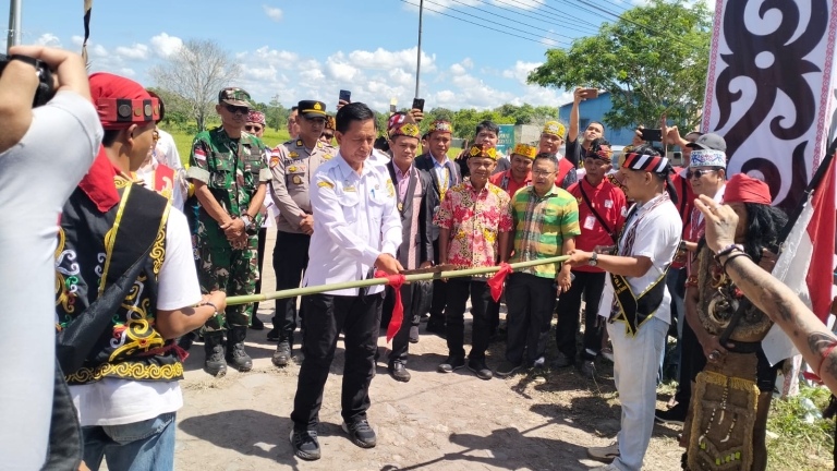 Pembukaan Gawai Naik Dango XIX Sambas Berlangsung Meriah dan Kondusif
