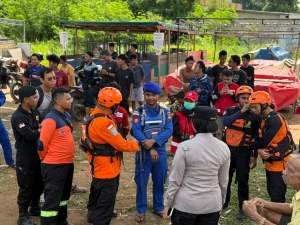 Seorang Pria Diduga Terjun dari Jembatan Kapuas I, Tim SAR Gabungan Lakukan Pencarian