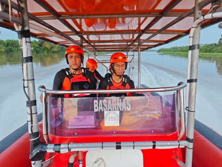 Tim SAR Gabungan Cari Korban Hilang Akibat Sampan Terbalik Saat Memancing di Sungai Laut Tanjung Bunga
