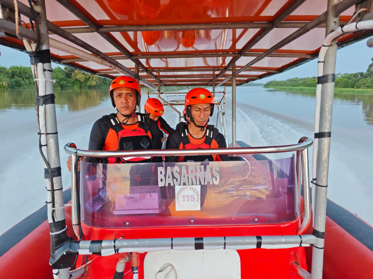 Tim SAR Gabungan Cari Korban Hilang Akibat Sampan Terbalik Saat Memancing di Sungai Laut Tanjung Bunga