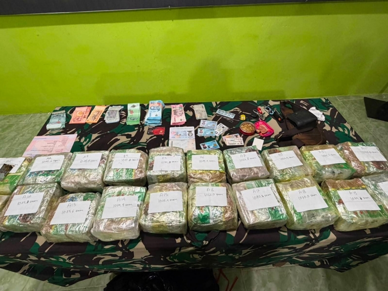 BREAKING NEWS: Satgas Pamtas Gagalkan Penyelundupan 21,4 Kg Sabu, WNA Malaysia Ditangkap di Entikong