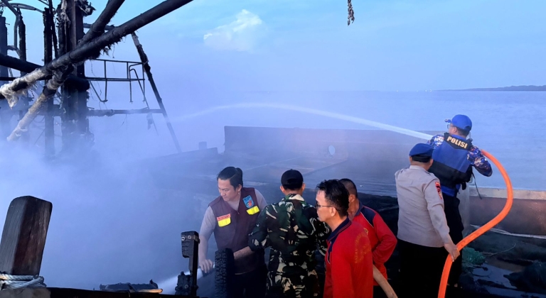 Kapal Nelayan Terbakar di Dermaga Penjajap, Kerugian Ditaksir Capai Rp800 Juta