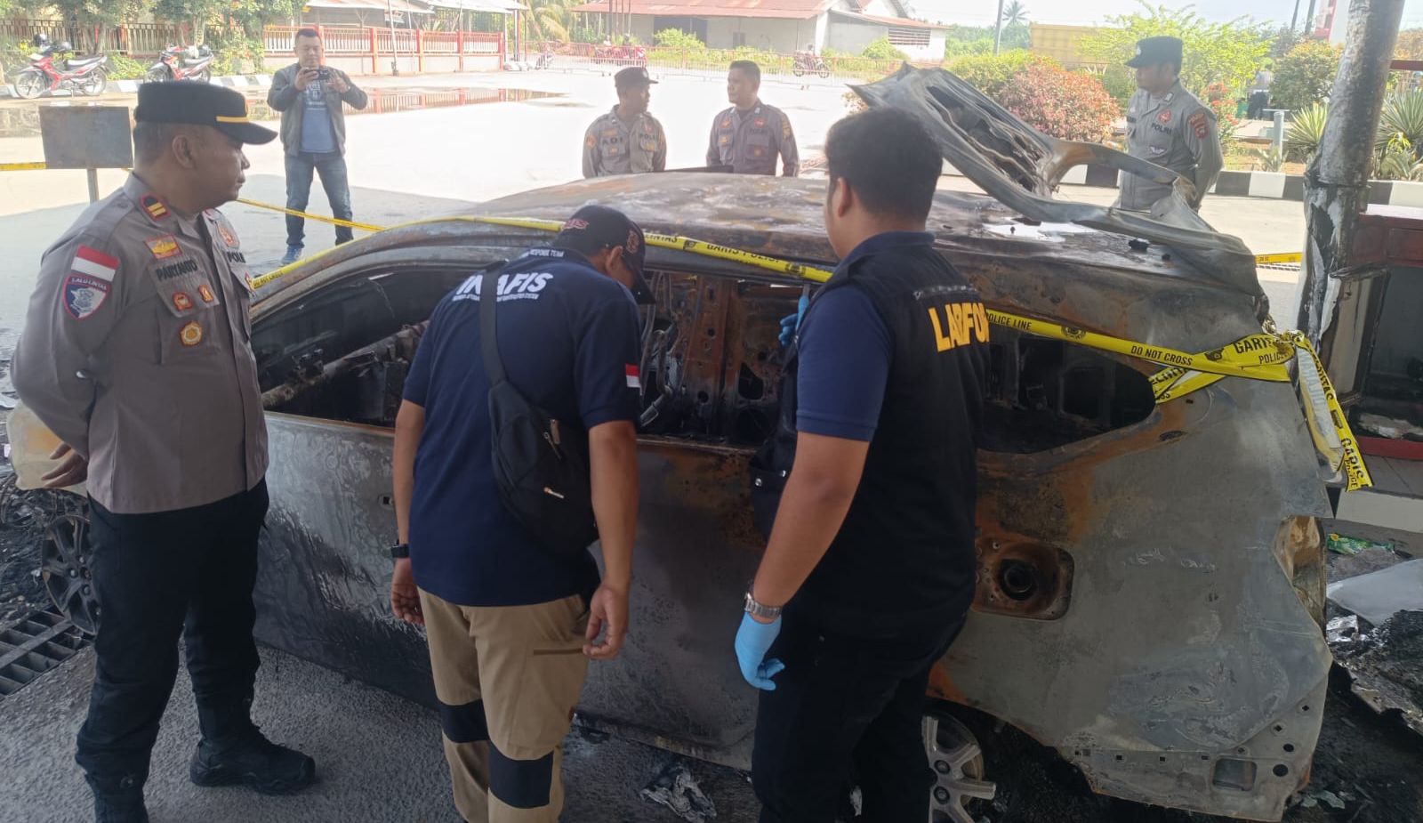Tim Labfor Polda Kalbar Selidiki Penyebab Kebakaran Mobil di SPBU Semparuk