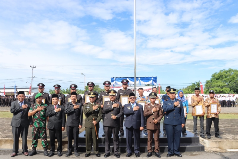 Polres Sambas Peringati Hari Bhayangkara Ke-80, Teguhkan Komitmen “Polri untuk Masyarakat”