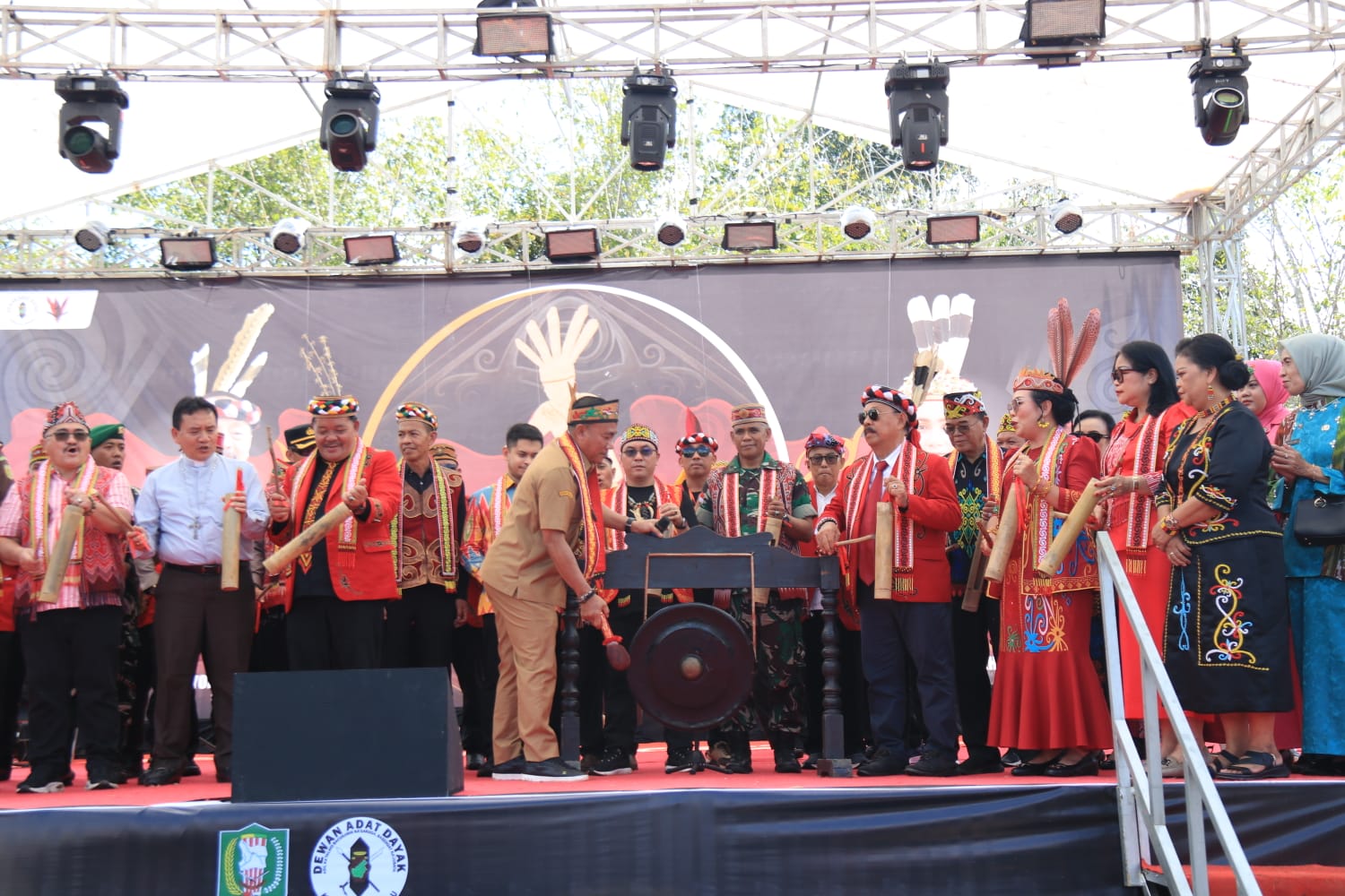 Wagub Krisantus: Gawai Dayak Wujud Eksistensi Masyarakat Adat Di Tengah Arus Globalisasi