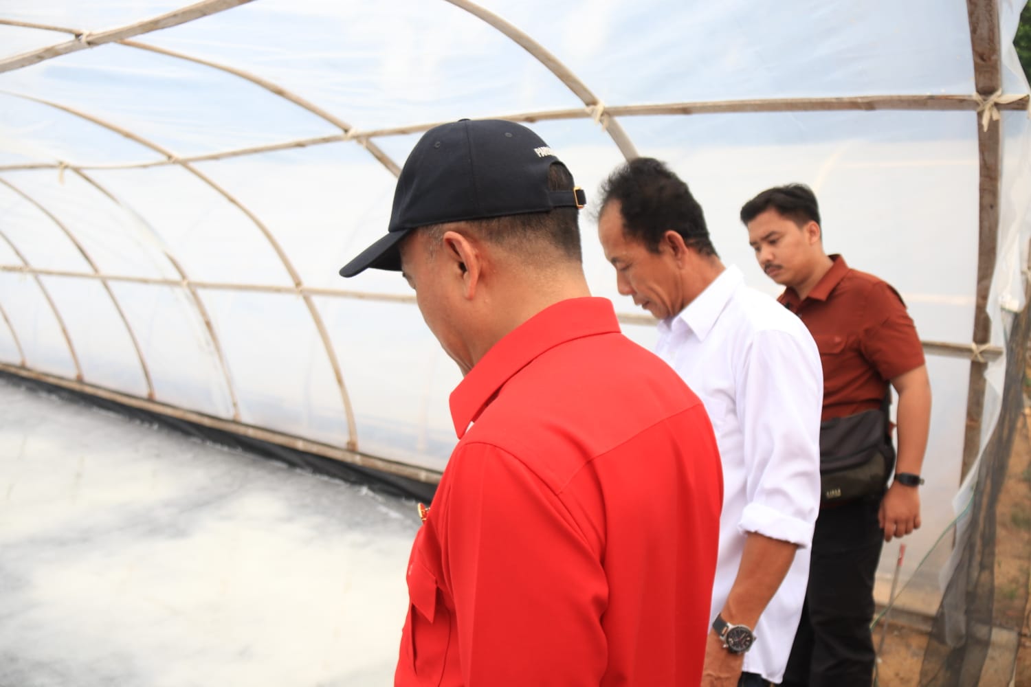 Wagub Krisantus Tinjau Usaha Garam Rakyat Di Desa Sebubus, Dorong Paloh Jadi Sentra Garam Kalbar