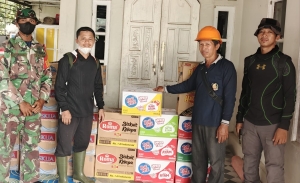 Dukung Perjuangan Tim Pemadam Karhutla, Mitra SPPG Sungai Baru Salurkan Bantuan Logistik
