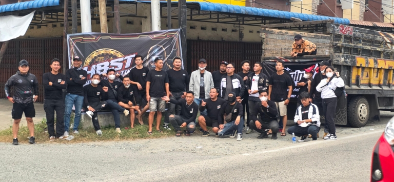 Bukan Sekadar Hobi, Komunitas Motor Peduli Kabut Asap Bagikan 1.600 Masker di Pemangkat