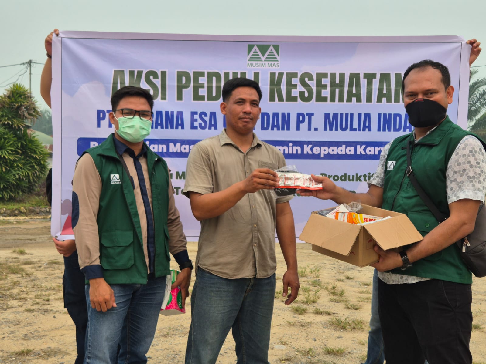 Peduli Kesehatan Karyawan, PT SEC dan PT Mulia Indah Bagikan Masker, Vitamin dan Pemeriksaan Gratis