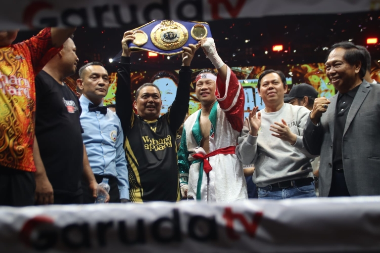Daud Yordan Taklukkan Petinju Filipina, Gubernur Ria Norsan Beri Apresiasi